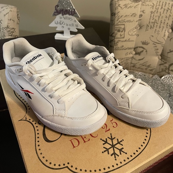 Mens Reeboks - Picture 2 of 4